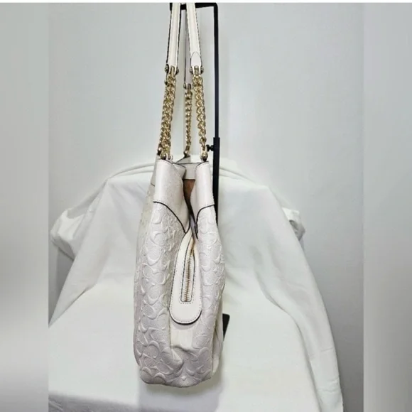 Luxury Coach Lexy Chain Shoulder Bag – White Embossed Leather Elegant Classic - Picture 4 of 9